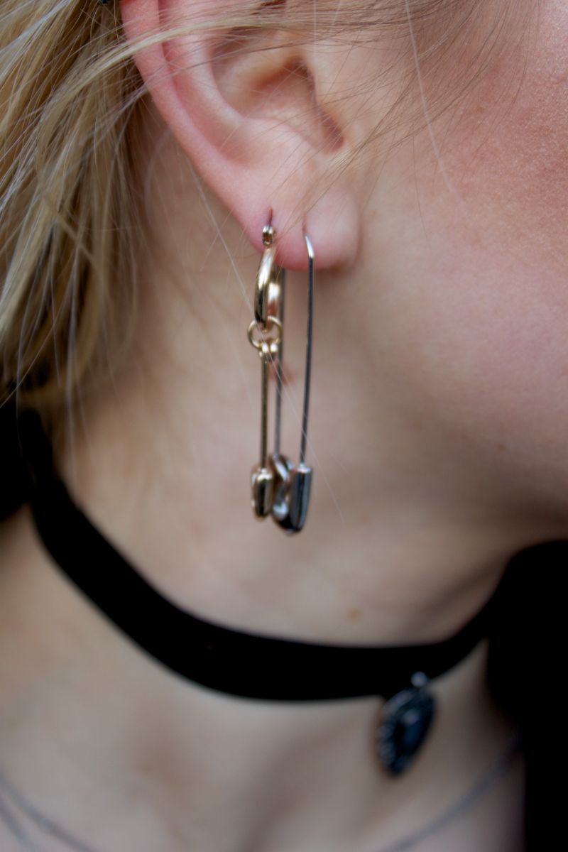 earrings safety pin black chocker 